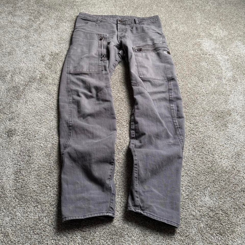 GREY G STAR RAW CURVED PANEL DARTED ZIPPER CARGO PANTS